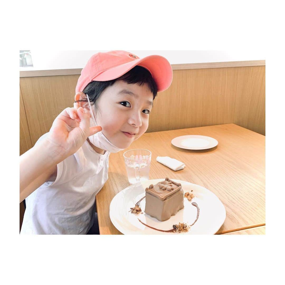 肥野竜也さんのインスタグラム写真 - (肥野竜也Instagram)「【デート】﻿ ﻿ ﻿ 「チョコレートケーキ食べに行かない？」﻿ モノで釣る父親😅w﻿ ﻿ ﻿ #肥野LIFE﻿ #親バカシリーズ﻿ #親バカ﻿ #娘﻿ #kids﻿ #girl﻿ #daughter﻿」8月5日 19時57分 - tatsuya_hino