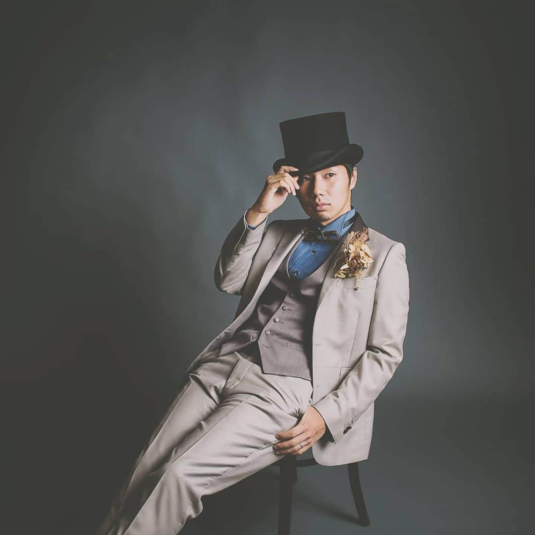 Cli'O mariageクリオマリアージュさんのインスタグラム写真 - (Cli'O mariageクリオマリアージュInstagram)「ご新郎様も素敵な一着をご着用頂きたいですよね🕊️ . クリオマリアージュでは沢山のバリエーションでタキシードやモードなドレスダウン出来るスーツの取り扱いをしております、お二人で飛びきりのお洒落でお二人らしいコーディネートで大切なその時を過ごせます様にと願っています✨ Cli'O hommeのオリジナルの数々から #ディースクエアード D SQUARED2 #ニールバレット Neil Barrett  #ジョンローレンスサリバン JOHN LAWRENCE SULLIVAN #suzukitakayuki とのコラボレーション #HAVERSACKATTIRE とのコラボレーション 等多数あるんですよ🕊️ 勿論フォトウエディングでもご着用可能です🍃 お洒落なハットや拘りシューズもレンタル可能です🕊️ . ★クリオマリアージュブライズをご紹介しております⏬  @cliomariage_brides ★パーティーや花嫁アクセサリーのご購入検討中の方はこちらをご覧ください⏬ @cliomariage.shop . The request of photo wedding is also possible. Please make an appointment. ↓↓↓ ☏+81-3-3770-9722 ✉info@cliomariage.com 1-16-16-5F Dogenzaka,Sibuya,Tokyo #cliomariage #photowedding #クリオマリアージュ #フォトウエディング #ウエディングフォト #ウエディングドレス #ドレス試着 #結婚準備  #前撮り #ファミリー婚 #撮影 #プレ花嫁 #卒花嫁  #2020秋婚 #2021春婚　#2020春婚 #タキシード試着 #ウエディングタキシード #ウェディングドレス迷子 #家族挙式 #タキシード #weddingdress」8月5日 19時56分 - cliomariage