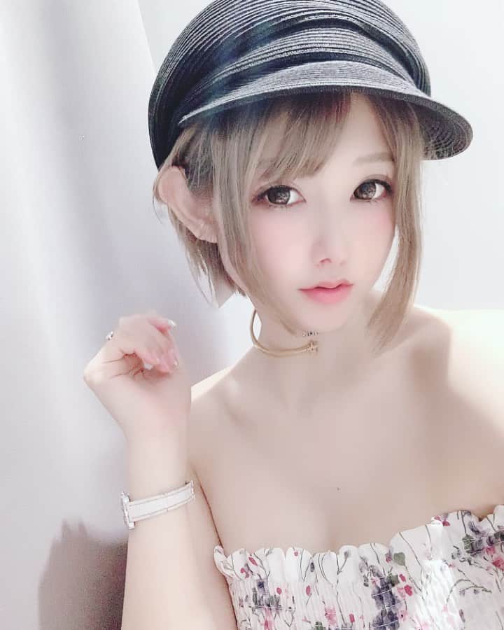のインスタグラム：「ベリーショートにしました💖✨ 周りのみんなに思い切ったねー！ってびっくりされるけど、ベリーショート大好評で嬉しい🥰✨ 夏だし何か楽しい事いっぱいしたいなー☺️💖🍧  #dior#harrywinston」