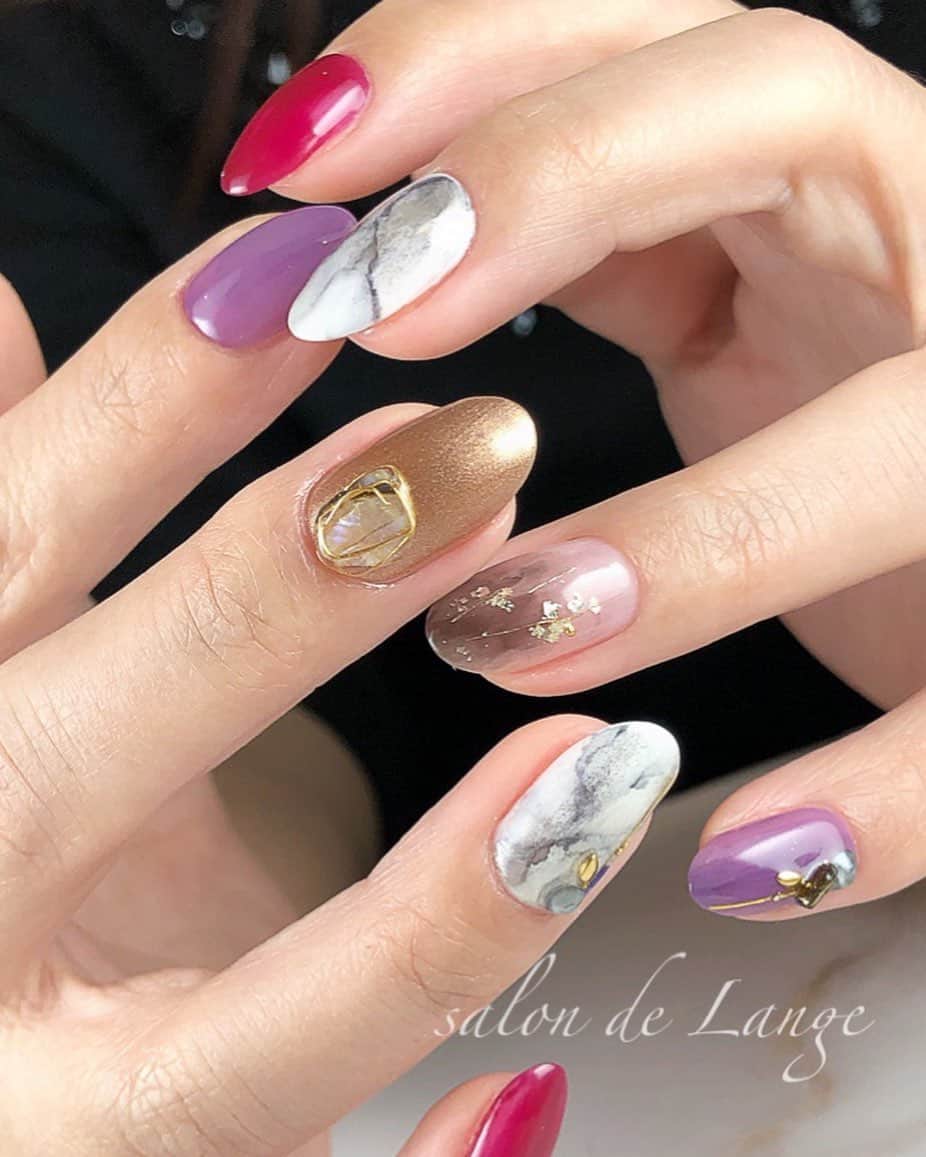 salon de Langeのインスタグラム：「☻* バラバラだけど統一感♡﻿ ﻿ langeっぽくてスキ☻˚✧₊﻿ ﻿ ﻿ _______________________ ﻿ ﻿ ✽.。salon de Lange * .✽﻿ （ ｻﾛﾝﾄﾞﾗﾝｼﾞｪ ）﻿ ﻿ ﻿ ⇩ｽﾀｯﾌ ｲﾝｽﾀｸﾞﾗﾑ⇩﻿ @lange_staff ﻿ ﻿ ﻿ ◼︎ご予約は﻿ ①📲090-7044-7721﻿ ②salondelange2019@gmail.com﻿ （staff ｲﾝｽﾀのﾄｯﾌﾟﾍﾟｰｼﾞから📩）﻿ ③ﾈｲﾙﾌﾞｯｸ ｱﾌﾟﾘから💅﻿ ﻿ ﻿ 名古屋市中村区名駅3丁目23-6 ﻿ 第二千福ビル3階 🚃名古屋駅から徒歩7分﻿ ﻿ ﻿ ﻿ ﻿ #minakoyama ﻿ #salondelange ﻿ #サロンドランジェ﻿ #みーみ﻿ #児山未奈﻿ #bijounails﻿ #ビジューネイル﻿ #nails﻿ #nailstagram ﻿ #名古屋ネイルサロン ﻿ #名駅ネイルサロン ﻿ #オフィスネイル﻿ #ジェルネイル﻿ #naildesign﻿ #大人ネイル﻿ #名古屋ネイル﻿ ﻿ ﻿」