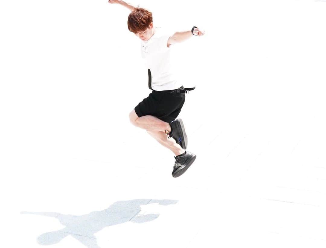 石田太志のインスタグラム：「White. ・ #footbag #taishiishida #freestyle #soccer #follow #worldchampion #performance #performer #instagramer #hackysack #yokohama #japan #white」