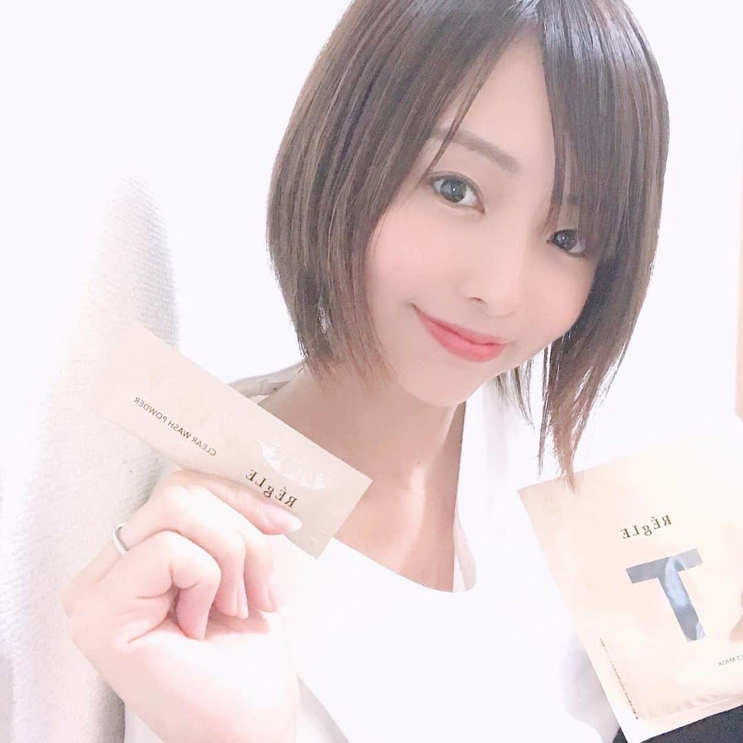 のインスタグラム：「@regle_official 酵素洗顔パウダーとフェイシャルマスク『トーンアップ』を試してみました❤️﻿ ﻿ 酵素洗顔パウダーはすごく泡がきめ細かくて、﻿ 汚れや古い角質までごっそり落ちる感じ！😍﻿ ﻿ そのあとのパックでお肌に栄養を与えると、﻿ もっちり透明感がアップしたよ〜🥺💕﻿ ﻿ 洗顔パウダーは本当にすごく汚れが落ちてピーリングしたかのようにすっきりするので、週1回くらいで使います😆💕💕﻿  一箱2000円で32包入ってるから、1包63円くらい☺️❤️ めっちゃコスパ良い😍 ﻿ #RFgLE #レジル #和漢のごほうび #くすみ肌 #pr #美容 #美容好き #美容好きさんと繋がりたい #美容好きと繋がりたい #フェイシャルエステ #美容パック #トーンアップ #フェイシャルマスク #ピーリング #ピーリング効果 #透明感 #洗顔フォーム #洗顔 #洗顔料 #美肌ケア #美肌になりたい #美肌作り #美肌 #肌質改善 #肌ケア #肌 #スキンケア #スキンケア好きさんと繋がりたい #裸眼」