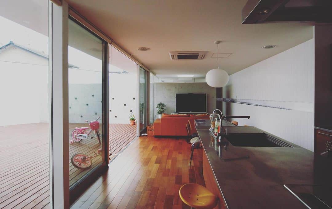 のインスタグラム：「Fstyle/住宅/宮崎県都城市/2007年竣工  #住宅  #コギト  #cogite  #宮崎県  #コートハウス #courthouse #設計事務所 #建築設計事務所 #宮崎県の設計事務所 #house #home #家づくり #architecture」