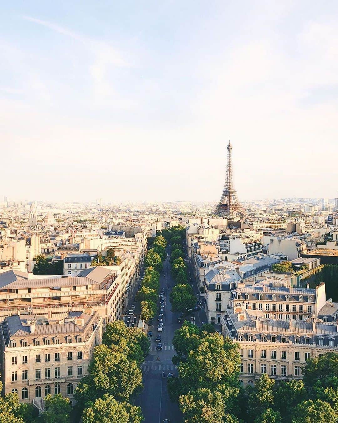 オールバーブラウンのインスタグラム：「'Paris is always a good idea.' Which is why we have just opened our first store in the city, located on the famous Boulevard de la Madeleine – one of the four ‘grands boulevards’. Aptly located, as this is one of our largest stores to date, showcasing our new Equinox Explorer collection. 📍Situated on no.5 Boulevard Madeleine Paris 75001, link in bio for email and telephone number of store.🗼 📷 by @brexpataparis  #DoseOfSun #OrlebarBrown #OBsAroundTheWorld」