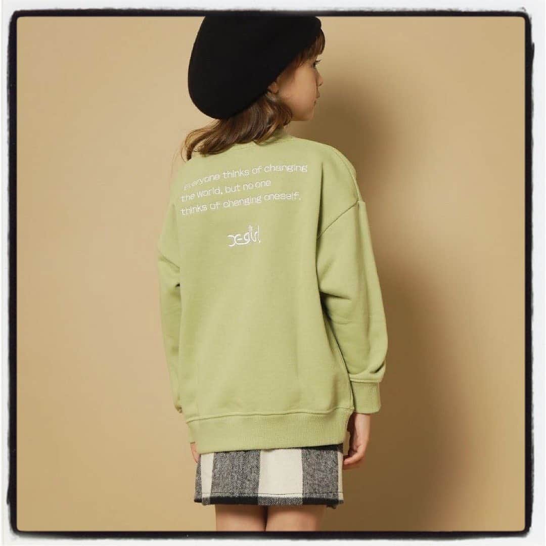 X-girl Stages Officialさんのインスタグラム写真 - (X-girl Stages OfficialInstagram)「＼インスタグラム限定／﻿ プレゼントキャンペーン﻿ present campaign 8/10〜start‼︎﻿ ﻿ ●キャンペーン対象アイテムをご紹介●﻿ ﻿  X-girl Stages 秋の新作アイテム﻿ ﻿ ☑︎ロゴ刺繍スウェット﻿ 9203209 ¥6300＋TAX﻿ サイズ展開　80〜140cm﻿ オフホワイト・ Lピンク・ Lグリーン3つのカラバリ‼︎﻿ ﻿ ドロップショルダーでユルっと肩落ちシルエットが今っぽいストリートSTYLEにピッタリのBigシルエットスウェット✨フロントのシンプルロゴとバックSTYLEのロゴ刺繍が大人カワイイ💕ユルっとカジュアルなSTYLEに着こなせるよ♬﻿ ・撥水加工素材・80、90サイズのみ肩開きデザイン﻿ ﻿ 秋先取りの新作アイテムをGETして是非↓﻿ プレゼントキャンペーンにご応募下さい😉﻿ ﻿ 直営店では今週末8/8入荷予定です✨﻿ ※店舗により一部納期が異なる地域がありますのでご了承下さい。﻿ ﻿ ••••••••••••••••••••••••﻿ ﻿ 🌈Instagram present campaign🌈﻿ ﻿ X-girl Stages & XLARGE KIDS連動企画﻿ ✨世界に10コだけ✨﻿ 非売品プレミアム限定トートバックを﻿ 各ブランド抽選で10名さま ﻿ 合計20名さまにプレゼント🎁✨﻿ ﻿ 🌟応募期間🌟﻿ ﻿ 8/10(月)〜8/31(月)まで﻿ ﻿ 🌟応募方法🌟﻿ ﻿ Step❶﻿ 公式アカウント@xgirlstages をフォロー﻿ ﻿ Step❷﻿ XLARGE KIDS(エクストララージ キッズ)の﻿ 秋の新作✨キャンペーン対象アイテムをGET﻿ ﻿ Step❸﻿ 着用画像または物撮り写真を撮影🤳📸﻿ 応募ハッシュタグ﻿ #XGXL2020FALLStyle﻿ をつけてInstagramに投稿して応募完了‼️﻿ ﻿ ●キャンペーン対象アイテムはこの投稿をスワイプしてCHECK‼️﻿ 明日から対象アイテムを毎日NEW Postにてご紹介致しますので是非チェックして下さい。﻿ ﻿ 🌟応募〆切🌟﻿ ‪8/31(月）‬応募しめきりです！﻿ たくさんのご応募お待ちしています！﻿ ﻿ ••••••••••••••••••••••••﻿ ﻿  #xgirlstages#xlargekids #xgs #xlk #xgirl #xlarge  #エックスガールステージス#エックスガール#えっくすがーる#エクストララージキッズ#narumiyaonline #ナルミヤオンライン #プレゼントキャンペーン #プレゼント企画  #FALLcollection #秋コレクション #秋物#新作 #キッズコーデ #女の子のママ #男の子ママ#女の子ママとつながりたい #男の子ママと繋がりたい　﻿ #プレゼント🎁 #プレゼント企画応募 #プレゼントキャンペーン実施中 #プレゼント企画実施中 #プレゼント企画🎁﻿ @narumiyaonline_official」8月5日 20時19分 - xgirlstages