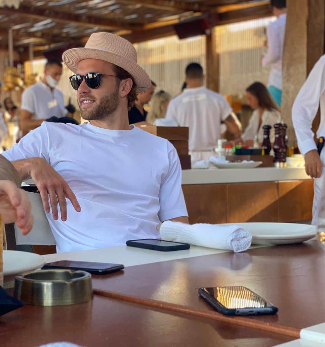 カラム・チャンバースのインスタグラム：「🏝☀️」