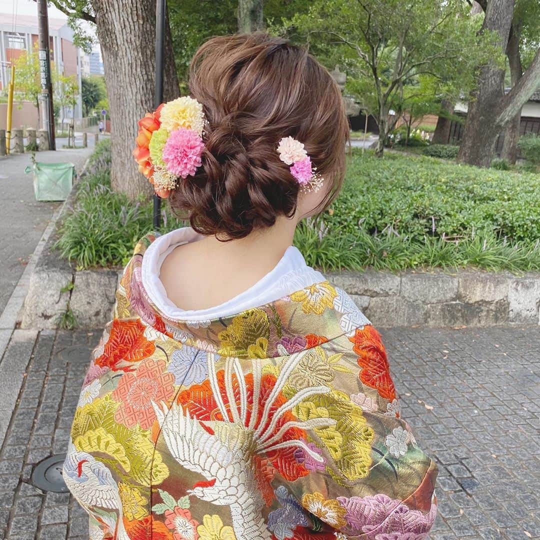 R.Y.K Vanilla Emuさんのインスタグラム写真 - (R.Y.K Vanilla EmuInstagram)「前撮り✨ 花嫁さまhair✨ シニヨン大きめ 淡いお花でかわいく🌸  #ヘアメイク#ヘアアレンジ#結婚式#セットサロン #ヘアセット #アップスタイル  #プレ花嫁 #フォトウェディング #前撮り #結婚式ヘア #ロケーション撮影#結婚式準備 #ヘアアクセサリー #お呼ばれヘア#髪型#着物ヘア#花嫁ヘアメイク#2020秋婚  #成人式ヘア#花嫁ヘア#成人式#振袖ヘア #花嫁ヘアスタイル #振袖#ブーケ#生花#ドライフラワー#髪飾り#結婚式前撮り#ウエディングヘア」8月5日 20時30分 - ryky0101