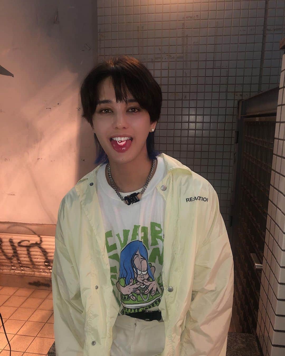 バトシンのインスタグラム：「25です。 感謝！  いろいろ 詰めてきてるからいいもの届けれるよう 作ってるから 楽しみに待ってて欲しい」