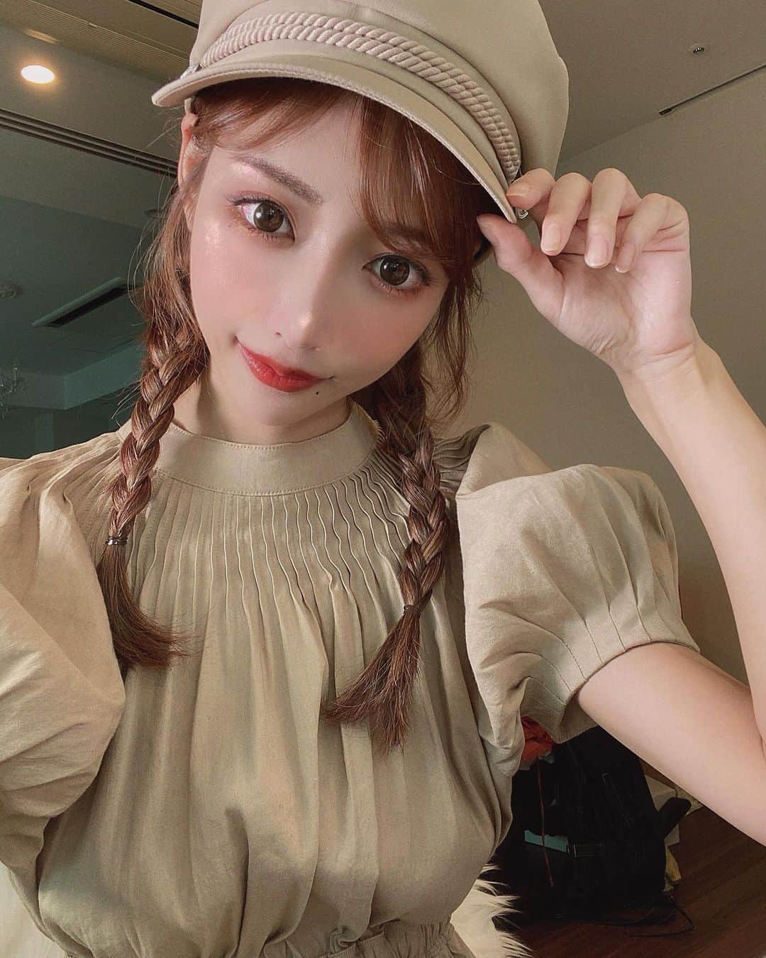 明日花キララのインスタグラム：「こんばんは🧑🏻‍🏭」