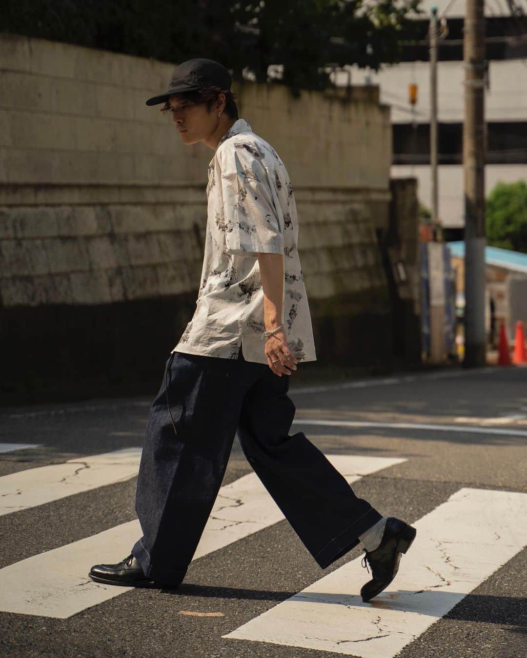 Ryoさんのインスタグラム写真 - (RyoInstagram)「ㅤㅤㅤㅤㅤㅤㅤㅤㅤㅤㅤㅤㅤ 本格的に夏が来ましたね☀️ 日差しが強くて帽子が必須🧢 もう夏バテしそうです〜🙄 ㅤㅤㅤㅤㅤㅤㅤㅤㅤㅤㅤㅤㅤ shirt:#poggytheman × #danielarsham pants:#studionicholson shoes:#leyuccas cap:#kijimatakayuki × #スタイリスト私物」8月5日 20時50分 - ryo__takashima
