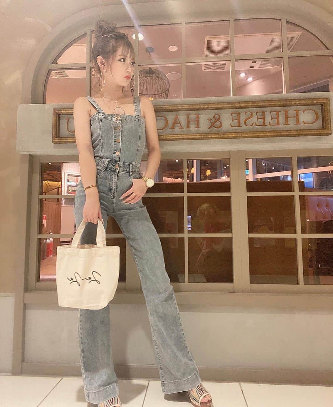 のインスタグラム：「ラーラのトート色んな服にも使いまわせる✨🐾💨❤️愛」