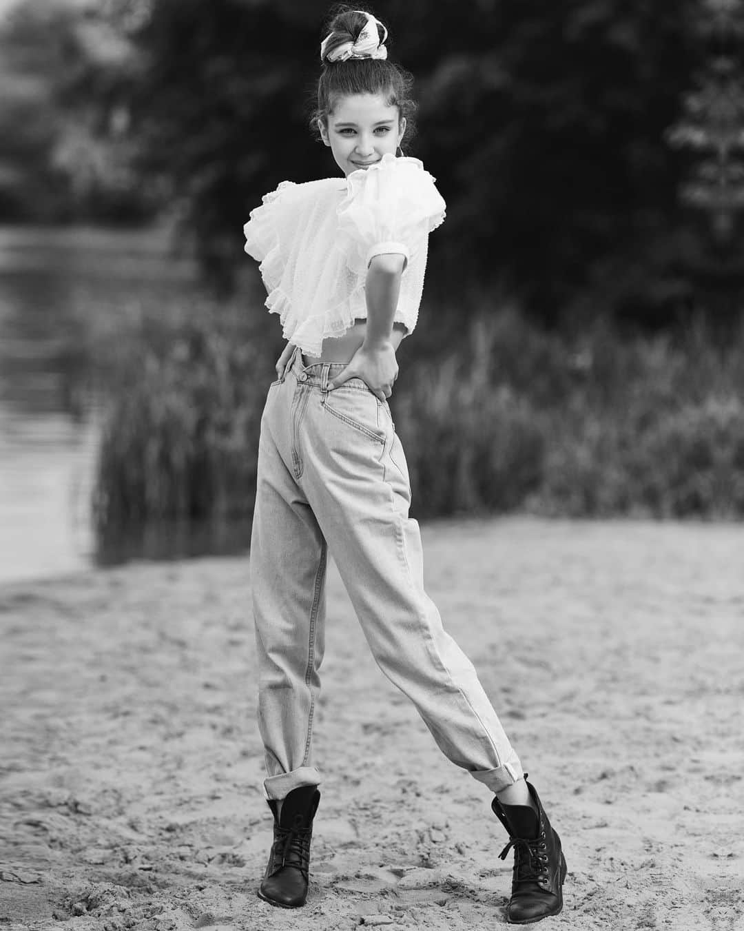 ウリヤナ・セルギエンコさんのインスタグラム写真 - (ウリヤナ・セルギエンコInstagram)「Seven years after her first appearance on the scene, Vasya is back! 🍭 Wearing jeans, top, keirchief, earring and boots - all @ulyana_sergeenko_moscow」8月5日 20時47分 - ulyanasergeenko