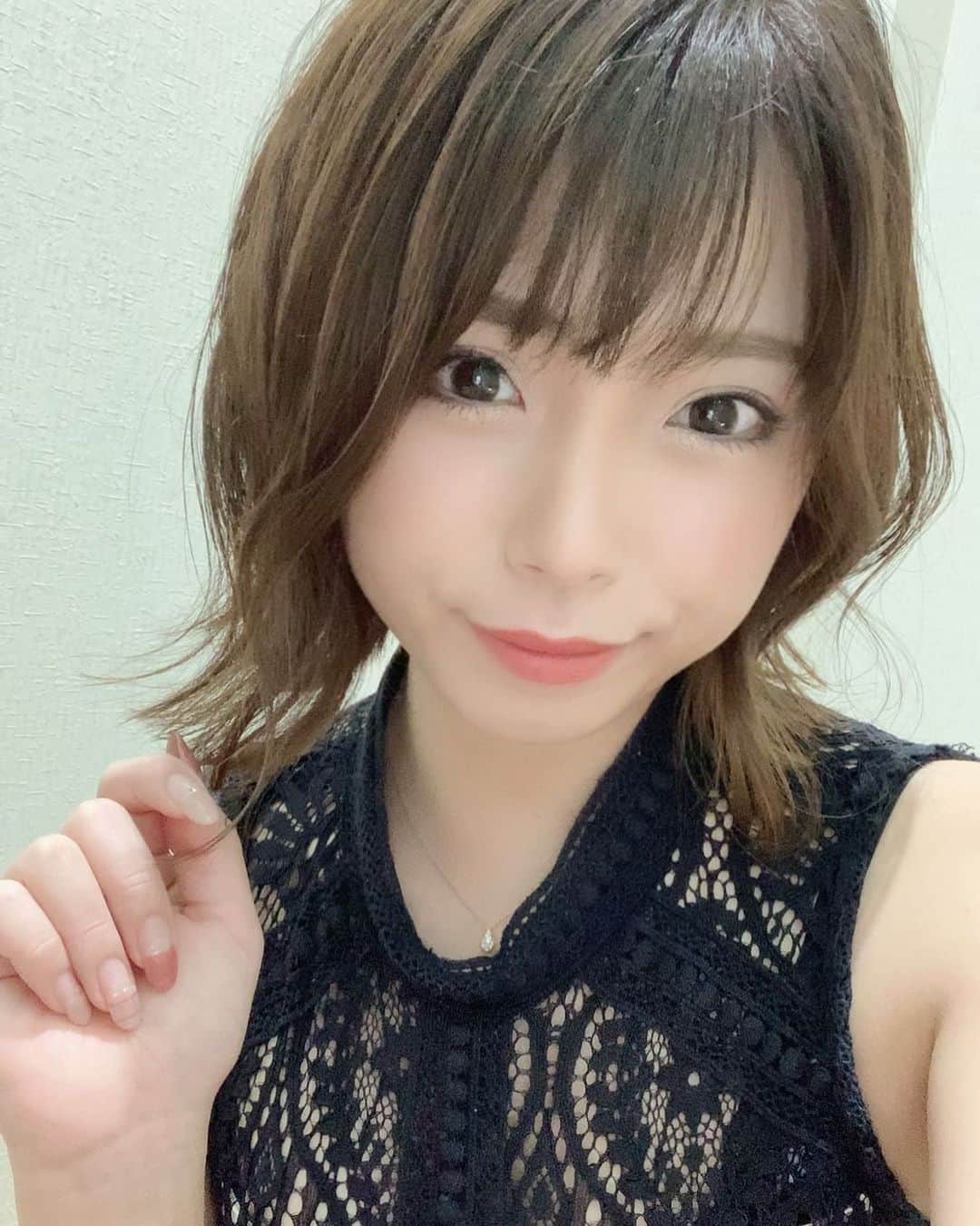 水琴雫のインスタグラム：「ちょっとしたぶりっこ。👼 .  #北海道#札幌#すすきの#バルセロナグループ#フィリア#ニュークラブ#ホステス#キャバ嬢#キャバクラ#f4f#繁華街#夜遊び#新宿#歌舞伎町#名古屋#錦#大阪#北新地#ミナミ#中洲#可愛い#かわいい女の子#Instagram#いいね返し#ヘアメ #STRONGHEARTS#owenhunt」