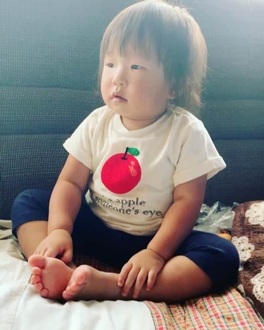 橋口侑佳のインスタグラム：「♪ #姪っ子#満月(みつき) 1歳8ヶ月 オハコは「#カエルの合唱」 . ひたすら、クワックワッ言ってる！ 今度、おばちゃんと輪唱しようね #帰りたい#コロナじゃなかったらすぐ帰るのに #満月は今日からお姉ちゃん  #実家を心配して下さったみなさん #ありがとありがとうございました！ #友人家族みんな無事で元気です」