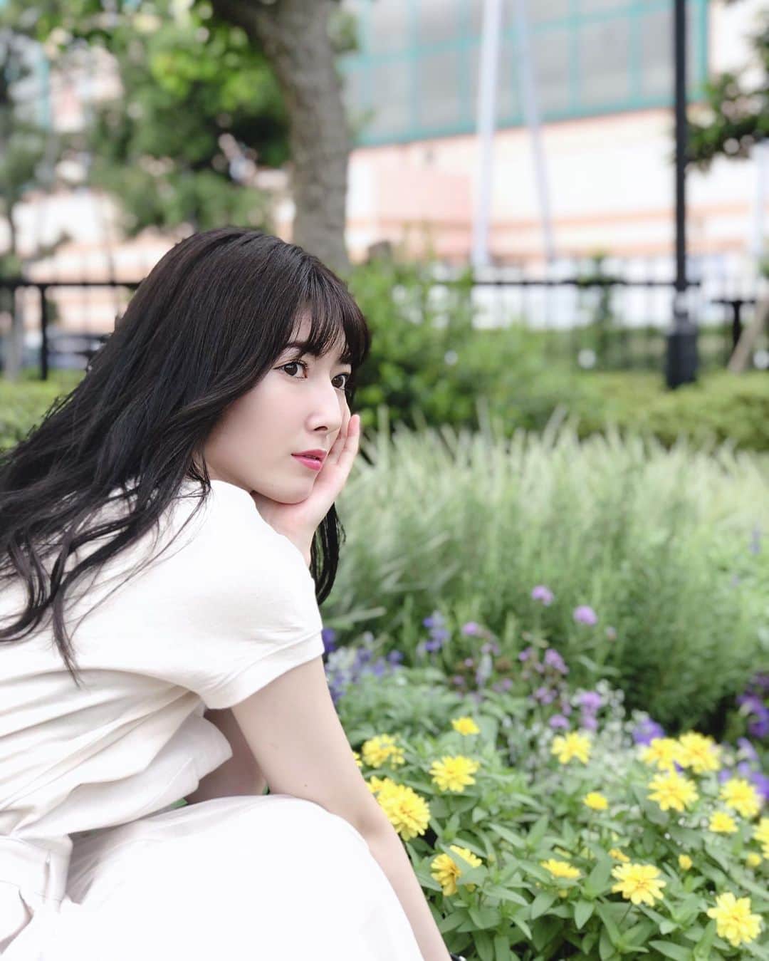 日下部美愛のインスタグラム：「🤍🤍🤍 前に載せたのが好評だったのでそっぽ向いてる 別カットも載せます  #photo #japan #model #me #hair #fashion #fashionblogger #makeup #selfie #portrait #portraitphotography #followme #instagood #camera #instadaily #dailylook #한국 #맞팔 #사진 #데일리 #데일리룩 #인스타사진 #인스타그램 #일본인 #패션」
