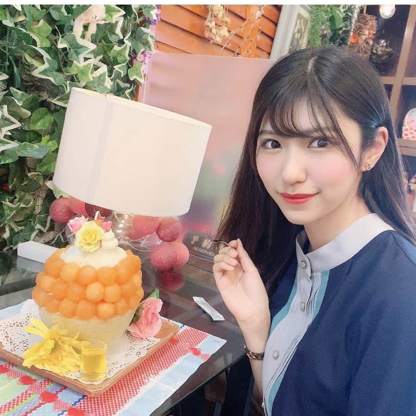 脇田璃奈のインスタグラム：「念願のメロンかき氷🍈 甘くて美味しくて最高だった体液全てがメロンになった(ガチ) . . . #浅草よろず茶屋444 #かき氷 #メロンパフェ #浅草カフェ」