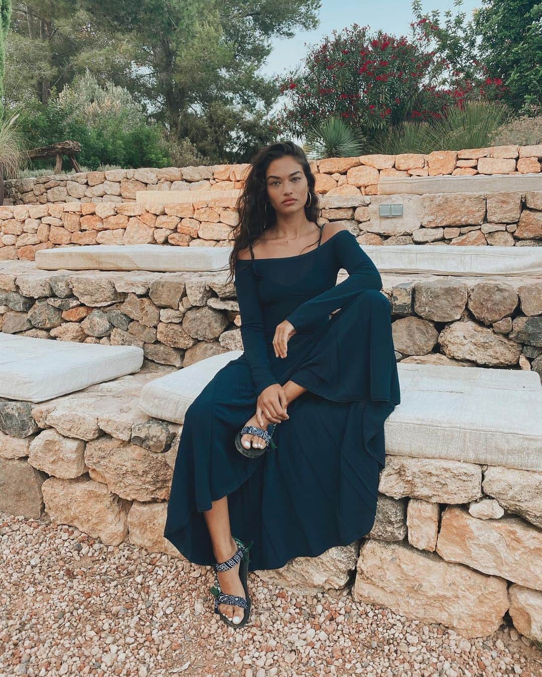 のインスタグラム：「Navy in the summer 💙 by @jacquemus」