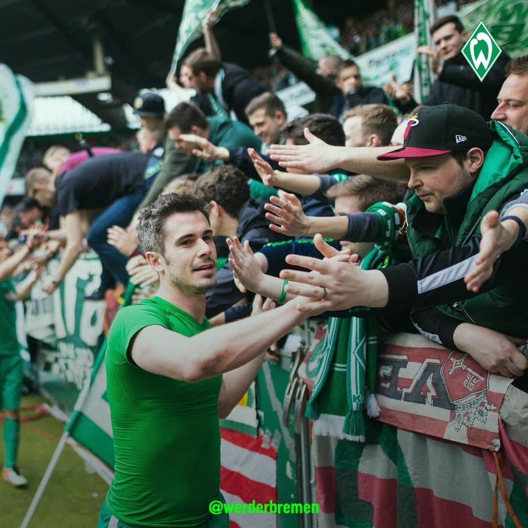 ヴェルダー・ブレーメンさんのインスタグラム写真 - (ヴェルダー・ブレーメンInstagram)「Immer einer von euch!🙌💚 _______ #werder #bremen #svw #Fin #Bartels #DankeFin #Ostkurve #lebenslanggrünweiß」8月5日 21時03分 - werderbremen