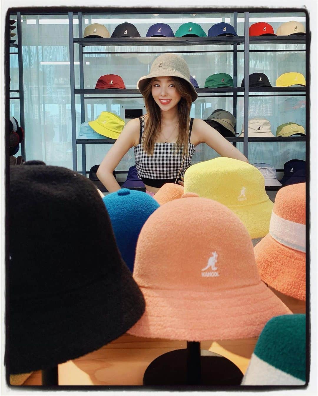 川村真洋さんのインスタグラム写真 - (川村真洋Instagram)「大好きな帽子に囲まれて幸せ👑 少し前、ストーリーに載せてたんだけど、帽子可愛いから投稿しちゃう😉💓 🦘🦘🦘  　  #MAHIRO #真洋 #마히로 #ろってぃー #kangol #カンゴール #RT #おそろってぃー」8月5日 21時06分 - mahiro_kawamura_official