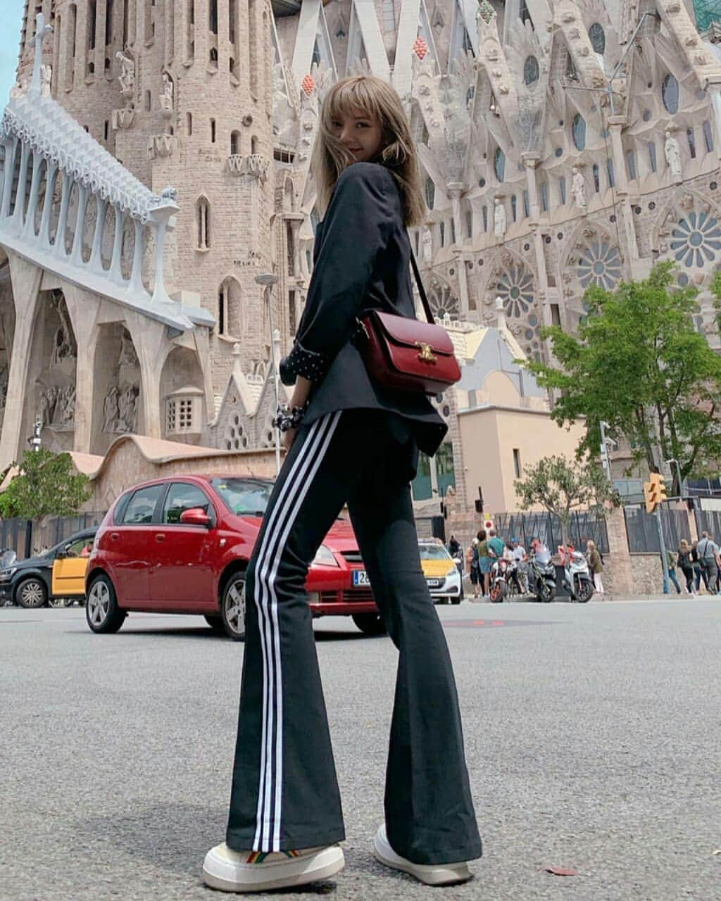 リサさんのインスタグラム写真 - (リサInstagram)「her pose🔥🔥 . . . . #BLACKPINK #리사 #LISA #LALISA #LALISAMANOBAN #LALISAMANOBAL #howyoulikethat #HOWYOULIKETHAT」8月5日 21時06分 - lisa.blackpink