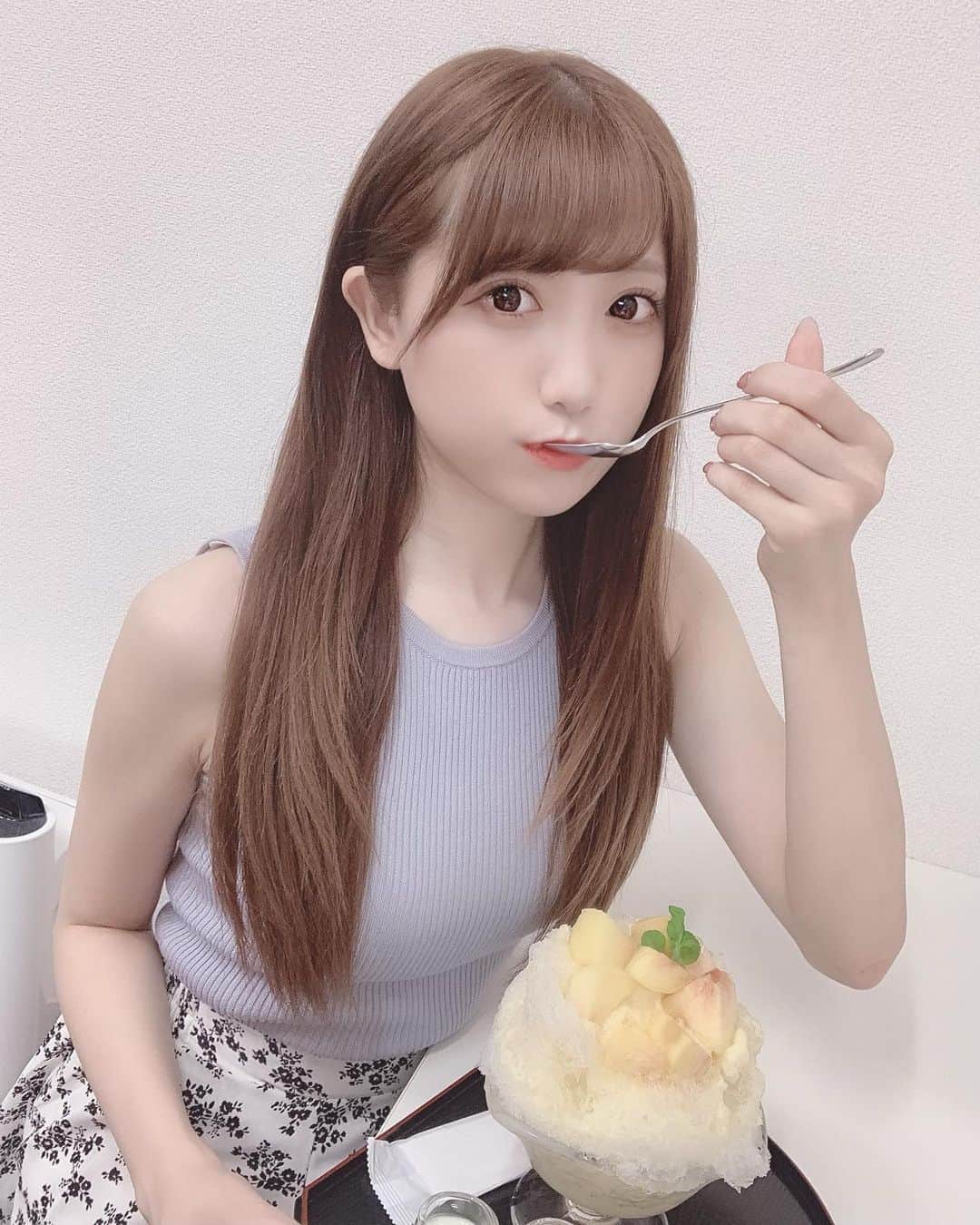 田口未彩のインスタグラム：「☀️  夏だねぇ🍧  #かき氷　#グレイルコーデ　#GRLコーデ　#ノースリーブ　#ノースリーブコーデ #大人コーデ #茨城　#ストレートヘア #あざとい系女子」