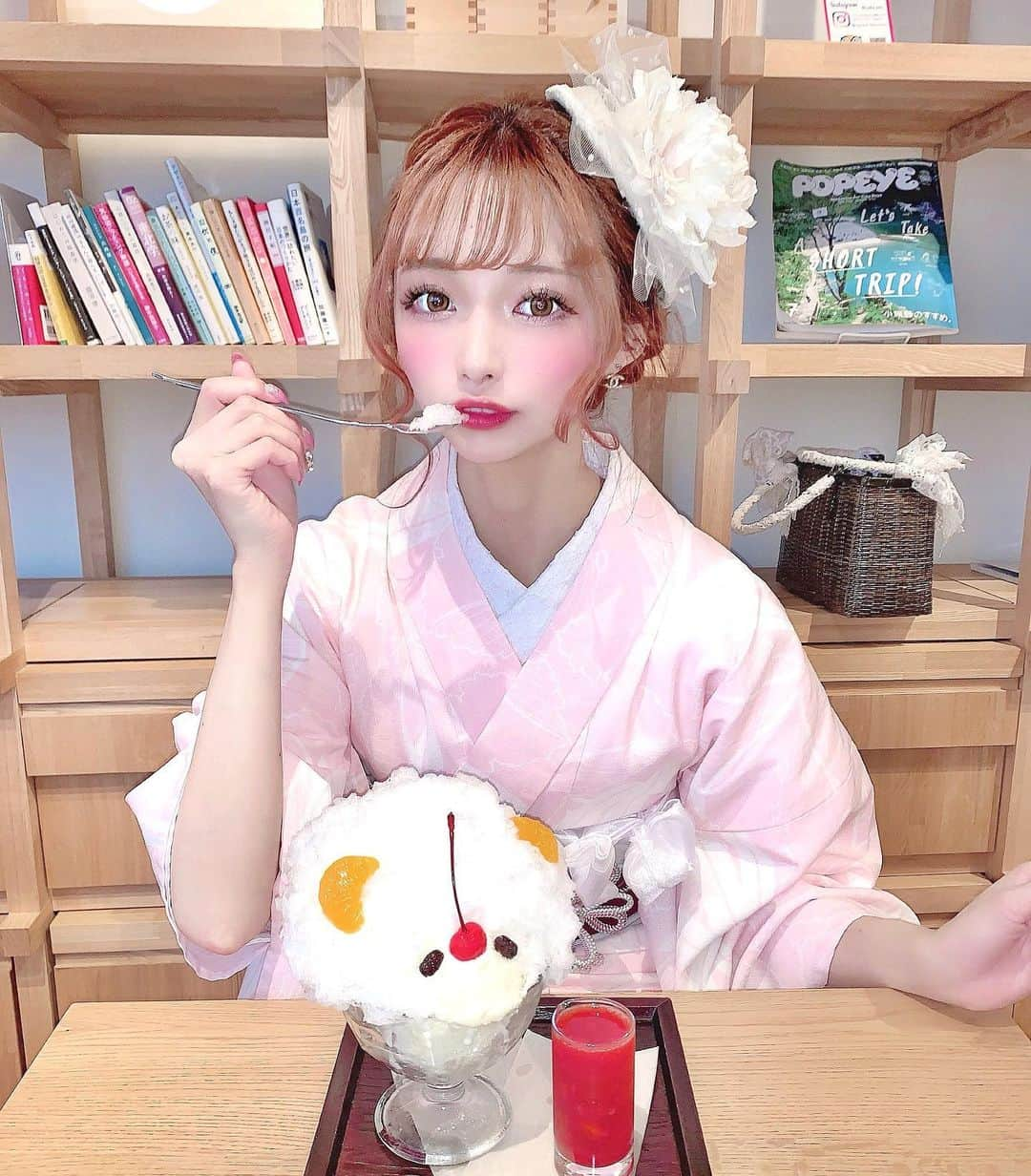 あやちゃんさんのインスタグラム写真 - (あやちゃんInstagram)「今年初のかき氷かも🍧💗 ごーらーなのに全然行けてない🥺 このかき氷はまるごとにっぽんの3階にあったよ🌷広々としてて店内も明るいから写真撮りやすかった🙆‍♀️ #まるごとにっぽん #かき氷 #ごーらー #かき氷巡り #浅草かき氷  #いちごかき氷 #浅草愛和服  #浴衣 #着物レンタル #浴衣レンタル #浴衣ヘアアレンジ #着物ヘアアレンジ #浴衣ヘア #編み込みアレンジ #asakusa #ピンク浴衣 #レトロ着物 #浅草 #浅草寺 #ヘアアレンジ #浅草浴衣 #浅草着物レンタル #浅草観光 #着物コーディネート #着物コーデ #浴衣女子 #浴衣コーデ #雷門」8月5日 21時14分 - aya.you.love.r