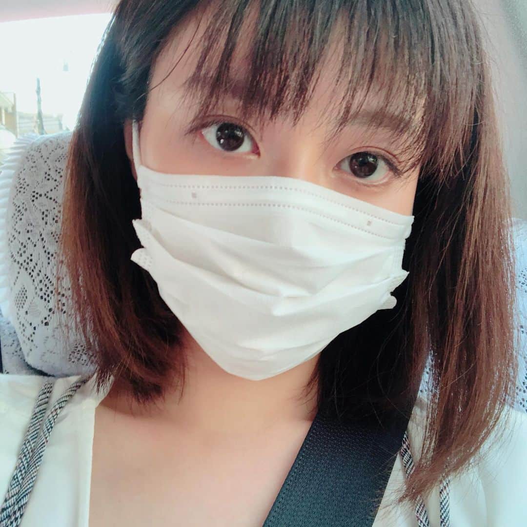 渋谷飛鳥さんのインスタグラム写真 - (渋谷飛鳥Instagram)「今日も暑すぎるし明日もきっと暑すぎる。  髪の毛の中に保冷剤を仕込むという凄い技の存在を知ってしまったんだけど、どうやっても短い🤔 どこにも保冷剤の入る隙間なんてない。 どうにかならないものかな。」8月5日 21時19分 - shibuya_asuka_official