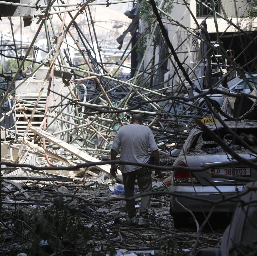 CNNさんのインスタグラム写真 - (CNNInstagram)「Beirut’s four million residents woke on Wednesday to a very different city. The full horror and scale of the damage caused by a massive explosion in Lebanon’s capital -- which killed at least 100 people and injured thousands more -- was in plain sight. The blast triggered a huge mushroom cloud, flattening much of the city's port, damaging buildings, and littering debris everywhere. A warehouse storing thousands of tons of unsecured highly volatile material has emerged as a possible source of the explosion. It’s still not exactly clear what led to the ignition that wiped out entire streets across the seaside capital. Lebanon’s Health Minister said that hundreds of people have been reported missing and the death toll will likely increase. (📸: AP/Hussein Malla/Hassan Ammar/Marwan Tahtah/Getty Images/Patrick Baz/AFP via Getty Images)」8月5日 21時21分 - cnn