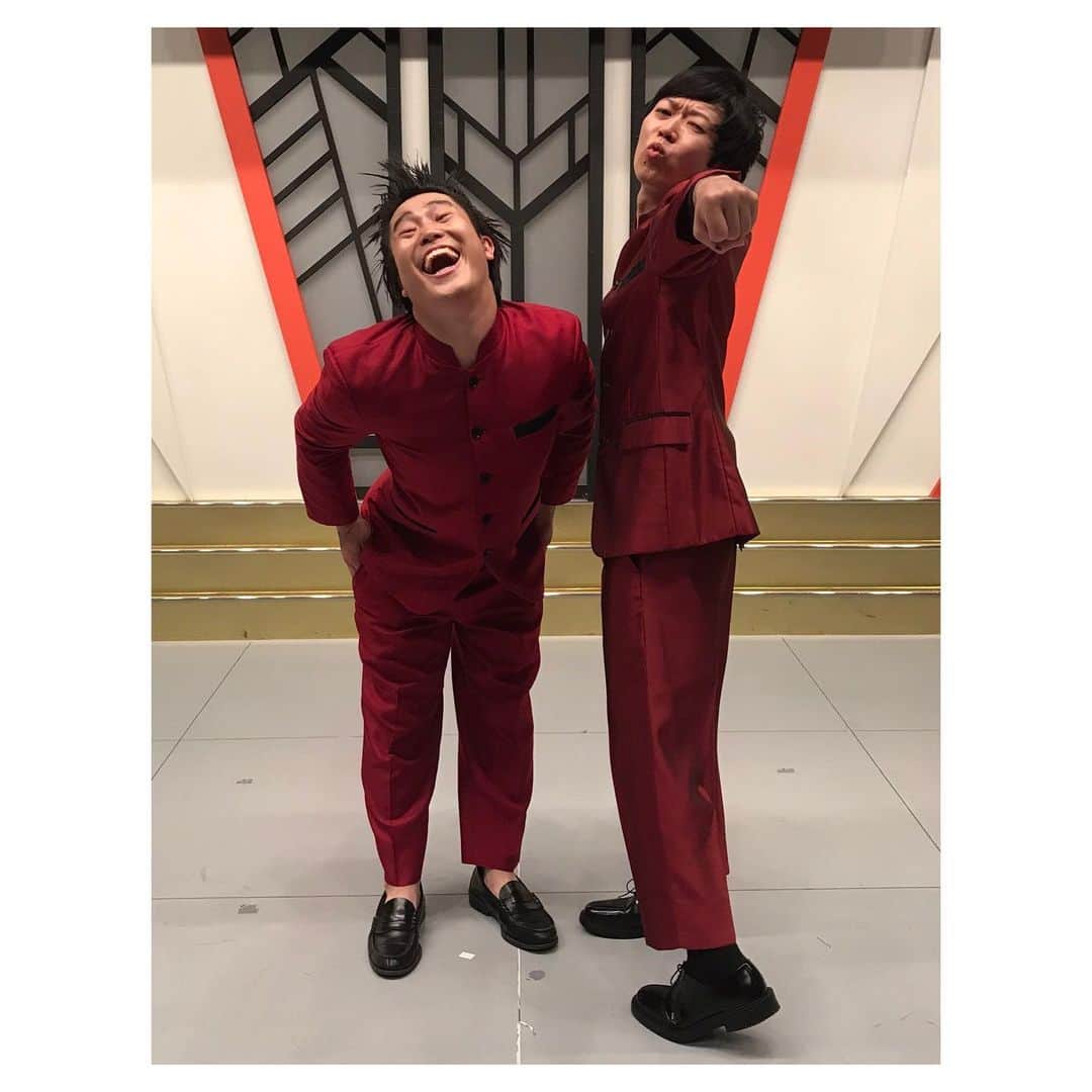 藤本聖のインスタグラム：「ピンチこそ面白い. . 先日コウテイとのユニットライブ『ジュリテイ』に急遽九条が出演出来なくなってしまい. . 下田×藤本で緊急コウテイをやらせてもらいました. . コウテイの漫才は見てもやっても楽しいんかい！. . いつもより滾った熱帯夜に乾杯🥂. . 次回は九条も戻って来てのいつものジュリテイでお待ちしております故. . . . #ジュリエッタ #コウテイ #ジュリテイ #一夜限りの緊急コウテイ」