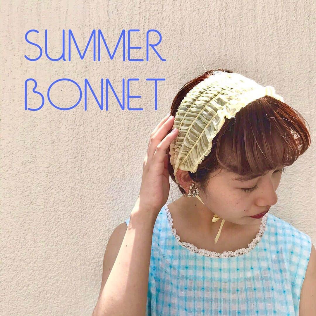 NUTTY Vintage&Collectibleのインスタグラム：「💐NEW ARRIVAL💐  ☑︎50's yellow nylon gather bonnet ☑︎60's blue marchen check dress  お人形さんみたいな、愛らしいボンネット🍑 きゅっと顎下で結んで、素朴なムードがたまりません♡ ストンとAラインシルエットのドレスとあわせて 可愛いを詰め込んだスタイルです＊  📮ONLINE STOREにてお買い求めいただけます📮 【~8/16まで全国一律送料無料】  🛒〜〜〜〜〜〜〜〜〜〜〜 SUMMER SALE LINE UP 〜〜〜〜〜〜〜〜〜〜〜〜🛒 🎟30%~50% OFF TICKET SALE 💎VINTAGE JEWELRY : EVERYTHING 10%OFF 🛀EVERYTHING ¥1000 BATHTUB 📮ONLINE STORE SHPPING FREE 〜〜〜〜〜〜〜〜〜〜〜〜〜」