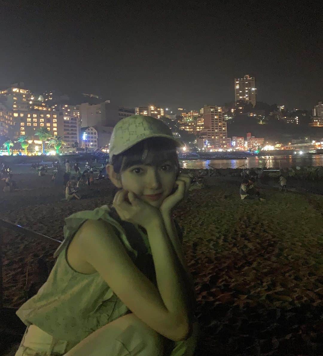 漆畑瑠菜のインスタグラム：「花火素敵だった🎇 ・ #熱海#熱海サンビーチ#海#夜景 #夏#花火#花火大会#素敵だった#grl#gucci」