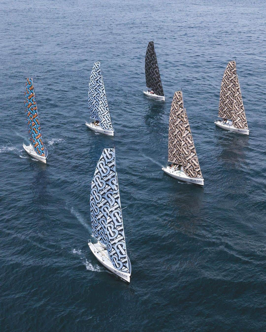 Burberryさんのインスタグラム写真 - (BurberryInstagram)「Making waves . Adorned with one of four #TBSummerMonogram colourways, our fleet of sailboats glide into Shenzhen Harbour in China. Discover more through the link in bio . #Burberry」8月5日 21時35分 - burberry