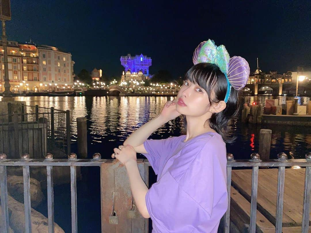 南向いずみさんのインスタグラム写真 - (南向いずみInstagram)「...tokyo disney sea...  #ディズニーシー #ディズニーコーデ #アリエルコーデ #外ハネミディアム #黒髪 #ウルフカット #tokyodisneysea #デートなうに使っていいよ」8月5日 21時35分 - itsme_izumi