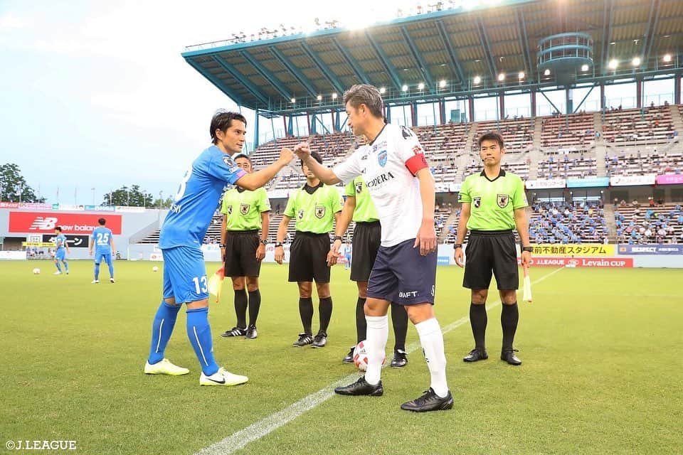 Ｊリーグさんのインスタグラム写真 - (ＪリーグInstagram)「.﻿ #キングカズ 降臨👑✨﻿ ﻿ #横浜FC の #三浦知良 選手が﻿ 本日のＪリーグYBCルヴァンカップ グループステージ第2節に出場し、#ルヴァンカップ 最年長出場記録(53歳)を更新しました💪﻿ ﻿ #Ｊリーグ﻿ #jleague﻿ ﻿ #yokohamafc #💙﻿ #カズ #kazu #kingkazu ﻿ #キング #king #👑﻿ #ルヴァン #levain﻿ #かっこいい #cool﻿ #イケメン #ダンディ #dandy﻿ #記録 #記録更新﻿ #最年長﻿ #サッカー #soccer﻿ #football #⚽️」8月5日 21時36分 - jleaguejp