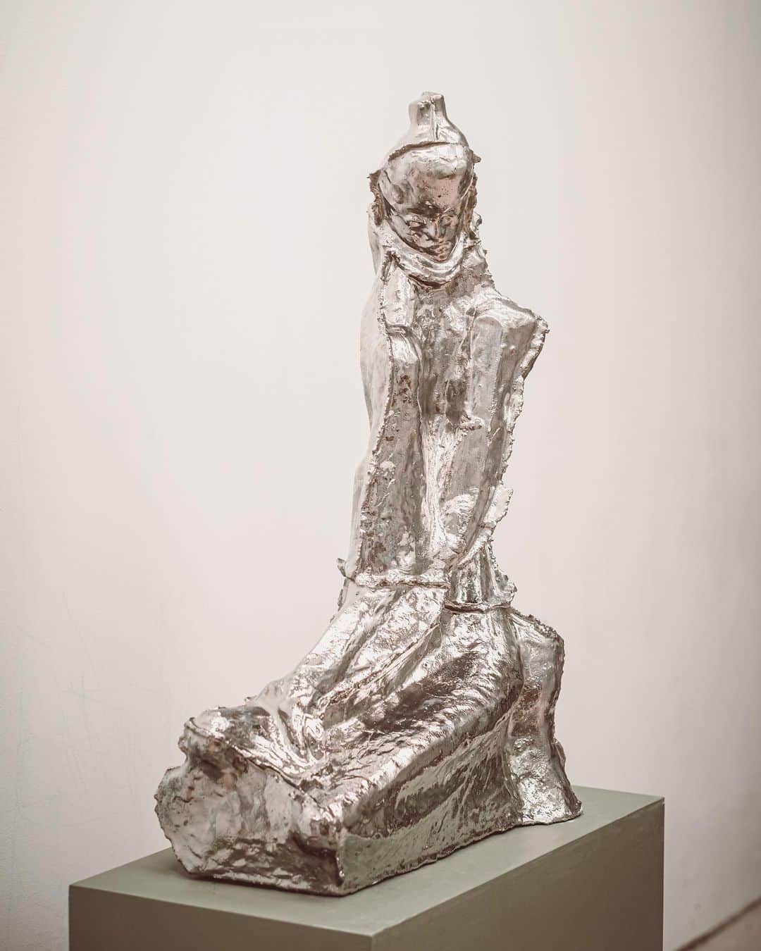 ZOO Magazineさんのインスタグラム写真 - (ZOO MagazineInstagram)「Silver Valley   Photographed by @julesaugustphotography   www.johantahon.be www.gerhardhofland.com  #art #statue #silver #johantahon #silvervalley #johantahon #zoomagazine #zoomagazineissue67」8月5日 21時38分 - zoomagazine