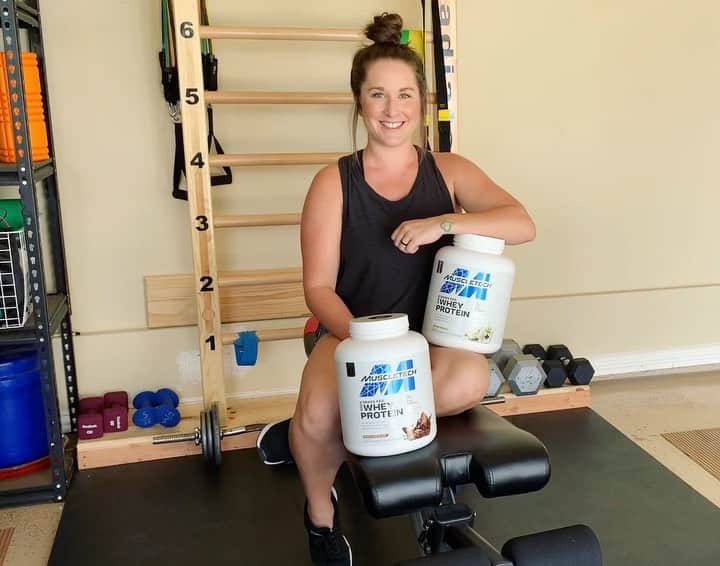 カーリー・パターソンのインスタグラム：「For me, this quarantine has been about getting fit - mentally and physically - that’s why I installed a home gym, and why I’ve partnered with @MuscleTech. At home, or on the go with the kids, I’ve been able to seamlessly integrate their Grass-Fed 100% Whey Protein into my daily routine, and it’s pretty darn tasty!  You can find it at your nearest Sam’s Club. #ad #MuscleTech #MuscleTech_Partner」