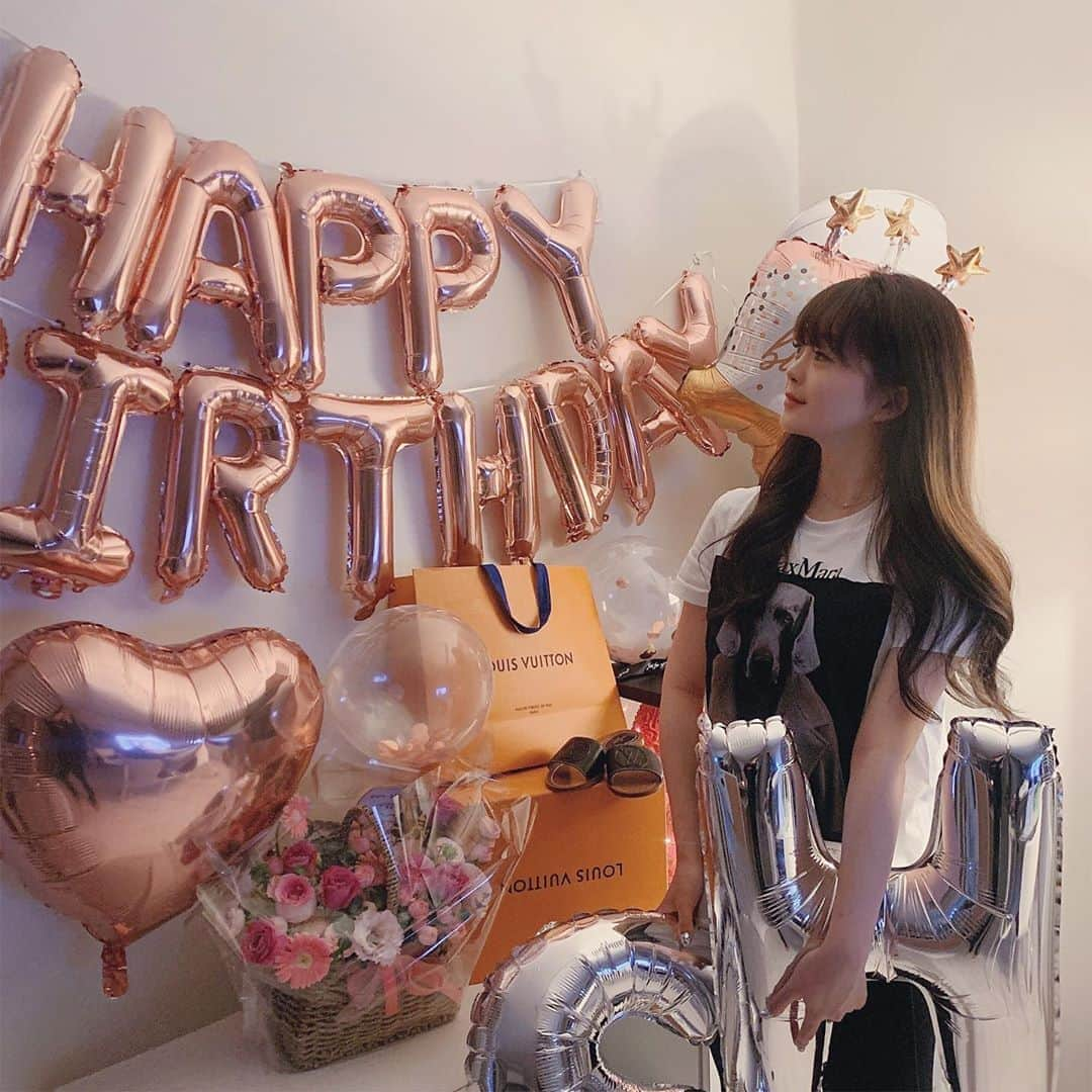 スヒョンさんのインスタグラム写真 - (スヒョンInstagram)「♥ 🎂 𝑯𝒂𝒑𝒑𝒚 𝑩𝒊𝒓𝒕𝒉𝒅𝒂𝒚 𝑻𝒐 𝑴𝒆 💌 𝑱𝒂𝒏𝒈𝒔𝒖𝒉𝒚𝒖𝒏」8月5日 21時47分 - jshs2