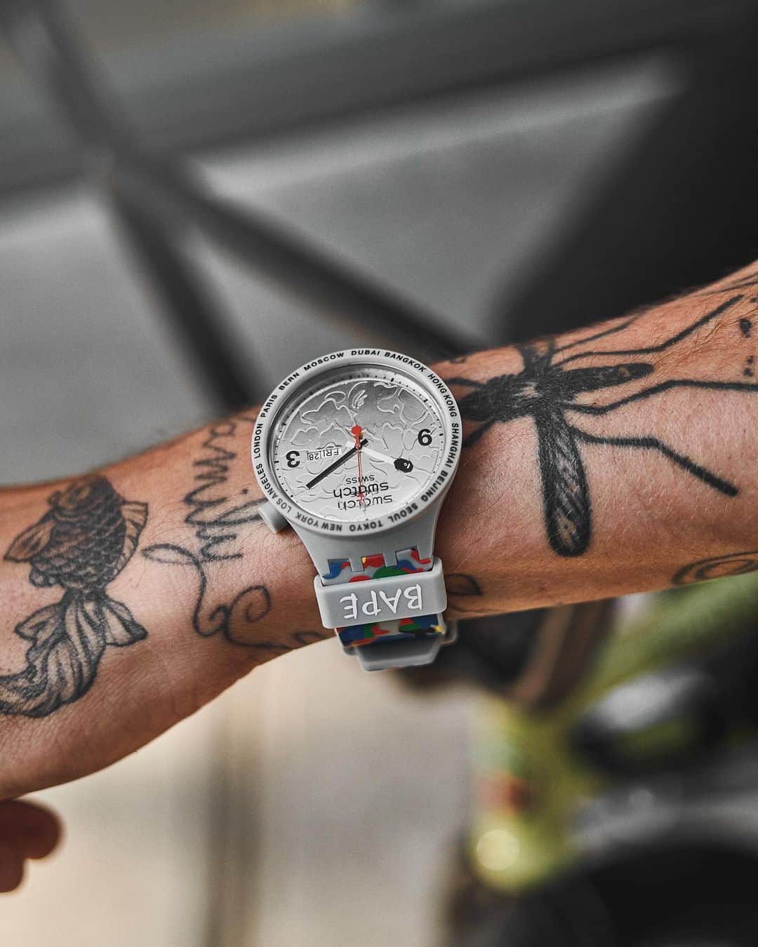 Swatchさんのインスタグラム写真 - (SwatchInstagram)「Counting the seconds 'till it drops. Get a closer look, feel free to fall in love. #SwatchxBape TOMORROW」8月5日 21時53分 - swatch