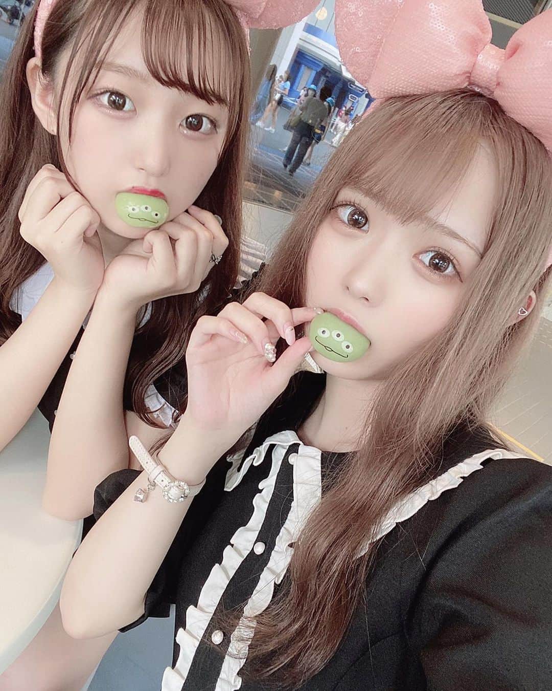 町田穂花のインスタグラム：「. . 3コマ。 . お気に入りの写真🐰♡ .  #量産型 #量産型ヲタク#量産型ファッション #量産型コーデ #自撮り界隈 #ディズニーランド #リトルグリーンまん #tdl #ディズニーコーデ」