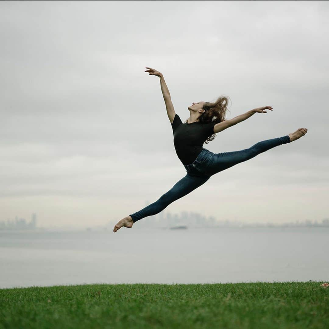 ballerina projectさんのインスタグラム写真 - (ballerina projectInstagram)「𝘙𝘦𝘧𝘭𝘦𝘤𝘵𝘪𝘯𝘨 on my career, as I step into retirement, feels like I was in a dream and just woke up. Just like that, in the blink of an eye, a lifetime of exhilarating and visceral moments have vanished into thin air.  Although these feelings will always feel familiar to me, like an old friend I can call and pick up back up again like no time has gone by.   I will miss the chatter and laughter in the dressing room. These have been some of my greatest laughs.   The squeeze of my partner’s hand before entering stage, allowing the music to takeover and putting my full trust into myself and another human being.  Giving my whole heart and soul without leaving an ounce behind on stage, feeling absolutely exhausted and incredibly satisfied after a show.   I have an immense amount of gratitude for these sacred moments in time.  Looking forward, I feel excitement for new possibilities. I cannot wait to see what the universe has in store for me.   My final bow as a ballerina is not only a goodbye but also me, with open arms ready to fulfill my potential that lies ahead. - 𝘈𝘭𝘦𝘴𝘴𝘢𝘯𝘥𝘳𝘢 𝘉𝘢𝘭𝘭 𝘑𝘢𝘮𝘦𝘴  𝗔𝗹𝗲𝘀𝘀𝗮𝗻𝗱𝗿𝗮 𝗕𝗮𝗹𝗹 𝗝𝗮𝗺𝗲𝘀 trained with Gwinnett Ballet Theatre under the direction of Lisa Sheppard. She also trained with Stanislav Issaev and went on to compete in the Premio Roma International Ballet Competition where she received third prize and the Grishko Prize for Charm and Elegance. Alessandra danced with Colorado Ballet, Victor Ullate Ballet in Madrid Spain and Charlotte Ballet. She received a Princess Grace Award in 2005.  #ballerina - @burritojames  #alessandraballjames  #charlotteballet #ballet #dance #ballerinaproject #ballerinaproject_ #patriciamcbride」8月5日 22時17分 - ballerinaproject_