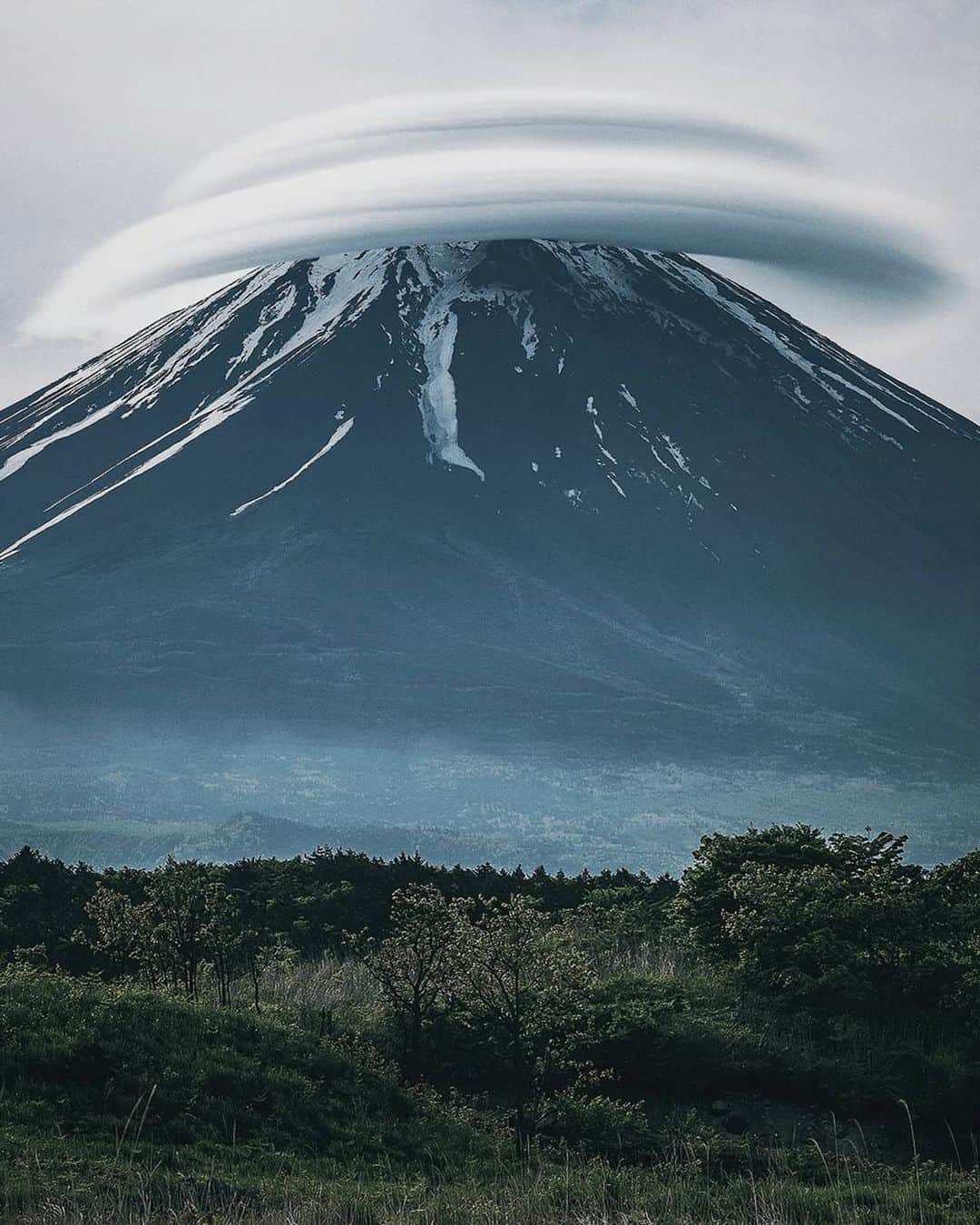 Berlin Tokyoさんのインスタグラム写真 - (Berlin TokyoInstagram)「Four Seasons. Mt. Fuji is one of my favorite subjects all the time. It shows a different look depending on the season, place and time. . Which season is your favorite? . . .#hellofrom #japan」8月5日 22時18分 - tokio_kid