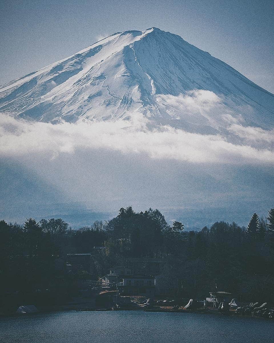 Berlin Tokyoさんのインスタグラム写真 - (Berlin TokyoInstagram)「Four Seasons. Mt. Fuji is one of my favorite subjects all the time. It shows a different look depending on the season, place and time. . Which season is your favorite? . . .#hellofrom #japan」8月5日 22時18分 - tokio_kid