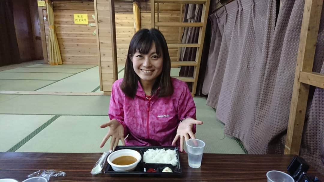 桜花さんのインスタグラム写真 - (桜花Instagram)「今日は山ごはんの日🗻✨🌷 山で、そして、山を思いながら。。  山を感じながら食べるごはんは、 いつだって最高(^^)🍀  あぁ山ごはん(о´∀`о)🗻🗻🗻🌷 #山ごはんの日  #山ごはん  #山  #ごはん  #山登り #hikewithpk  #yamanote  #yamanobori  #mountain  #hiker #Hiker  #mountains  #mountainphoto」8月5日 22時20分 - mountainohka