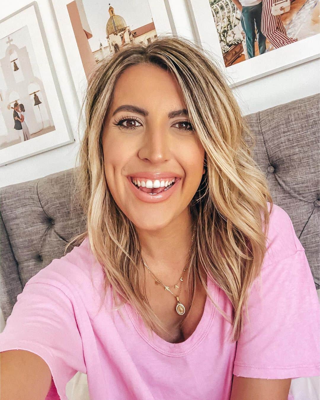Stephanie Sterjovskiさんのインスタグラム写真 - (Stephanie SterjovskiInstagram)「July faves video now up on my channel (home, organization, style, beauty & more). Link in bio to watch! Come hang with me over there! 🦋 Also...speaking of faves, this pink boyfriend tee has been one of mine lately, I wear it all the time at home - will link it on my @liketoknow.it page for you lovelies! It’s comfy, loose, long enough to wear with leggings and comes in so many colours (I also got it on sale, so that’s a plus!!). All I seem to be wearing/caring about are “home clothes” since that’s where I’m spending all my time 😂👚 http://liketk.it/2TNQb #liketkit #StayHomeWithLTK #julyfaves #aerie #comfyathome」8月5日 22時21分 - stephsjolly
