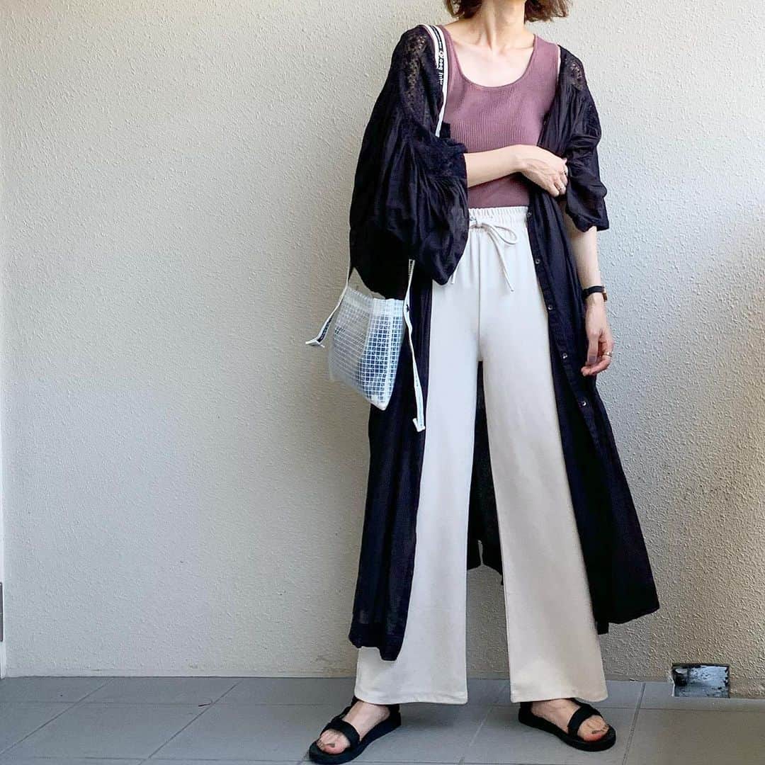 のインスタグラム：「・ 2020.8.5 #いつかのコーデ ・ またまた @blatewebstore の♡ このラフパンほんと楽ちーん🥰 ・ ・ 羽織ってるワンピースは 去年のciaopanictypyのもの♡ ・ ・ #gu#ジーユー#リブニットタンクトップ #チャオパニックティピー#ciaopanictypy #beautifulpeople#ビューティフルピープル #teva#テバ ・ ・ アイテム詳細はトップページのPARTEから飛べます✨・ ・」