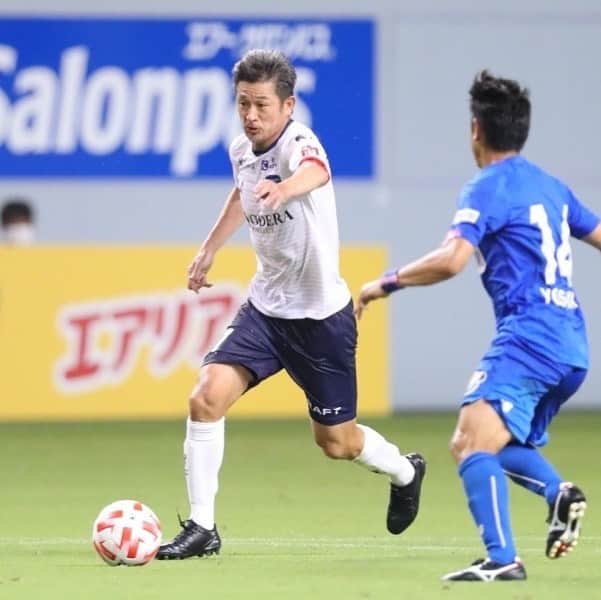 のインスタグラム：「横浜FCがAT決勝弾でルヴァン杯白星! 53歳カズ初先発で惜しいヘッド、鳥栖16歳DFとの“37歳差”対決も実現  #ルヴァンカップ #ルヴァン杯 #levaincup #サガン鳥栖 #横浜FC #soccer #football #サッカー #⚽️ #三浦知良 #gekisaka #ゲキサカ ©︎J.LEAGUE」