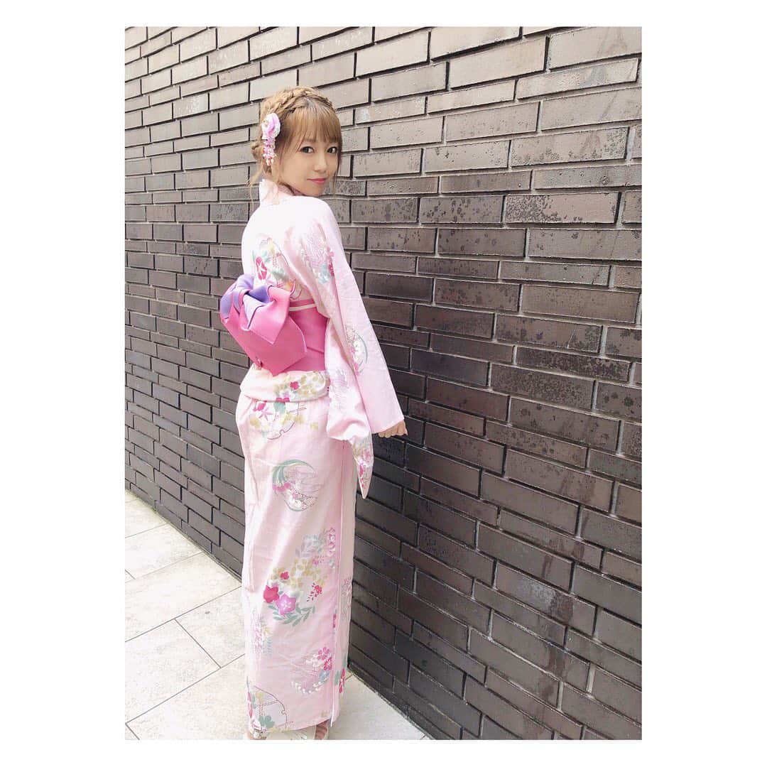 のインスタグラム：「今年初の浴衣❤︎ 夏だな〜〜〜✌︎ 岸まゆが着付けしてくれたの💕 ・ 明日の特典会デジショは 浴衣です💕話そー！！ 詳しくはTwitterに😌」