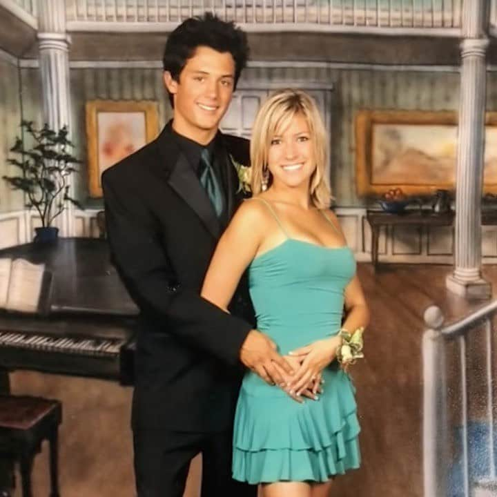 E! Onlineさんのインスタグラム写真 - (E! OnlineInstagram)「Kristin Cavallari and Stephen Colletti just took us back to 2004. We’re off to layer our Hollister tanks, change our AIM away message to something angsty, and blast Come Clean by Hilary Duff in our portable CD player. (📷: Getty/Instagram)」8月5日 22時31分 - enews