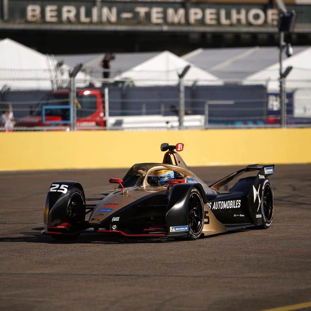 ジャン＝エリック・ベルニュのインスタグラム：「P2 in Qualifying ! Very happy to have improved my performance in qualifying which has been missing so far this season 👊🏼 More to come! Now let’s race !!! 🐆🦏  #BerlinEPrix #ABBFormulaE #DSTecheetah #DSPerformance #DSAutomobiles #DSETenseFE20 #TagHeuer #RaceAhead #JEV25」