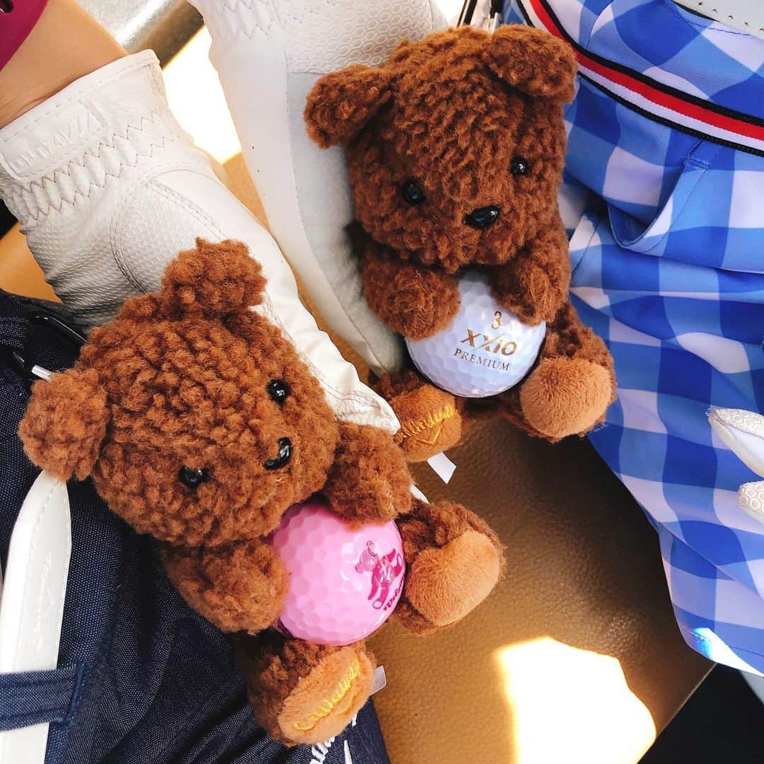 のインスタグラム：「. くまさんボールポーチ🧸 ポーチと言いつつ、中には何も入らず🤣 機能性0ですが可愛さは💯です◎ . 🧸🤎 . #キャロウェイ #callaway  #キャロウェイベア #ボールポーチ  #ゴルフ女子」
